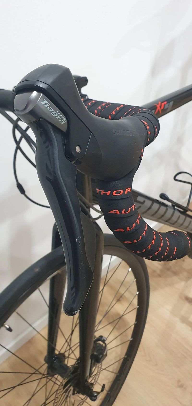 Author Aura RX4 + pláště Roadsport