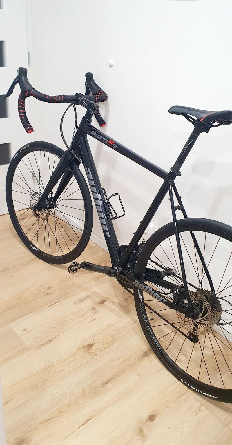 Author Aura RX4 + pláště Roadsport