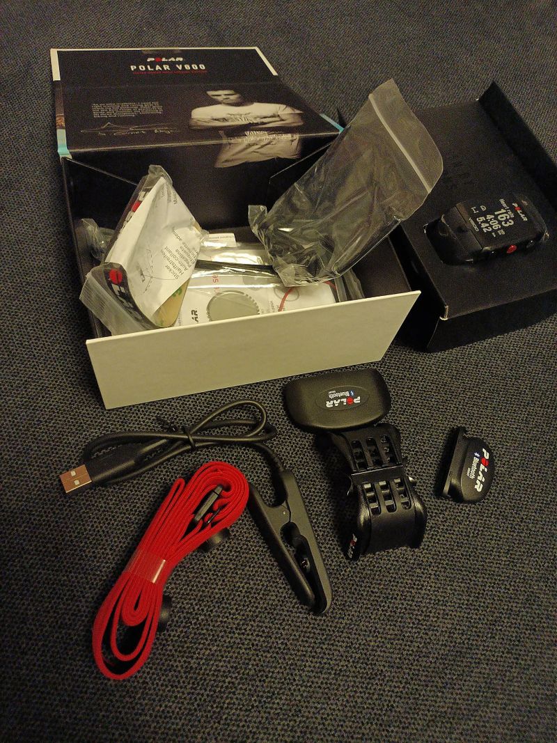 Polar V800 + pás + čidlo kadence 