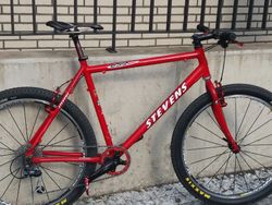 Hmotnost jen 9,5 kg / 6,0 kg, Carbon sedlovka + Karbon řidítka