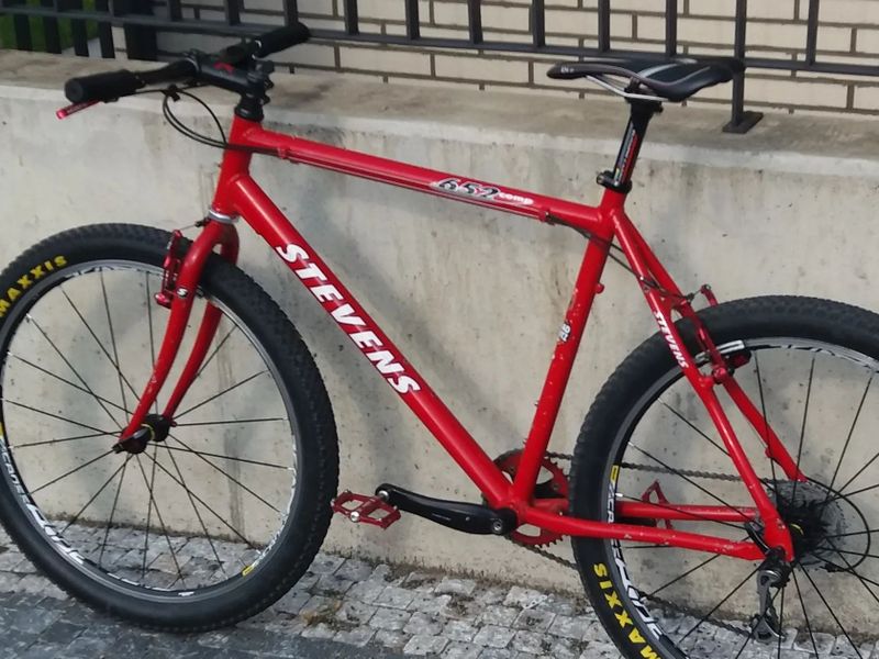 Hmotnost jen 9,5 kg / 6,0 kg, Carbon sedlovka + Karbon řidítka