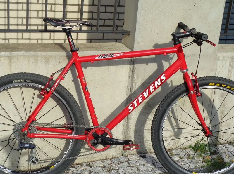 Hmotnost jen 9,5 kg / 6,0 kg, Carbon sedlovka + Karbon řidítka