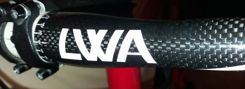 Hmotnost jen 9,5 kg / 6,0 kg, Carbon sedlovka + Karbon řidítka