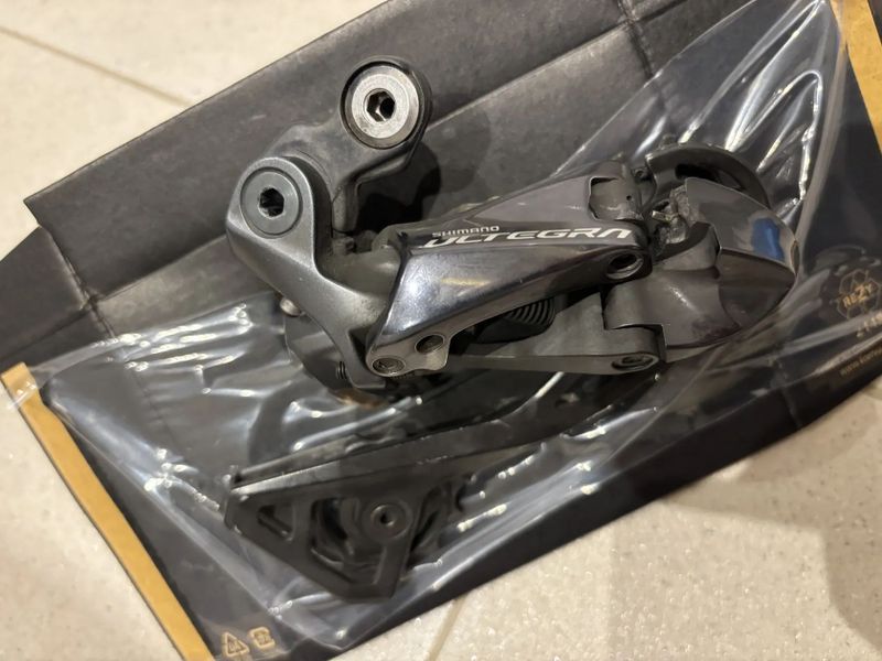 SHIMANO Ultegra Di2 RD-R8050 GS 11s (zlomená)