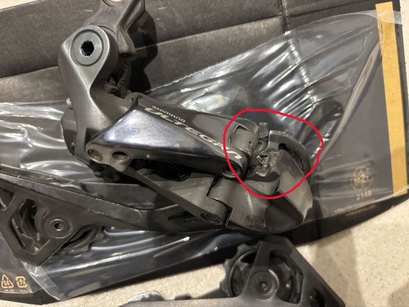 SHIMANO Ultegra Di2 RD-R8050 GS 11s (zlomená)