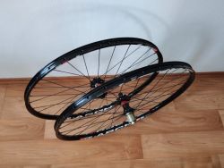 Prodám sadu ručně zapletených kol na ráfcích NoTubes ZTR ARCH EX Disc 650b (27,5 er)