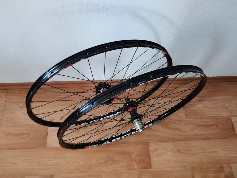 Prodám sadu ručně zapletených kol na ráfcích NoTubes ZTR ARCH EX Disc 650b (27,5 er)