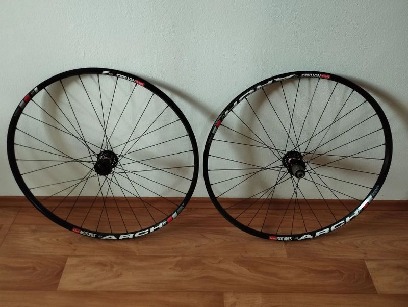 Prodám sadu ručně zapletených kol na ráfcích NoTubes ZTR ARCH EX Disc 650b (27,5 er)