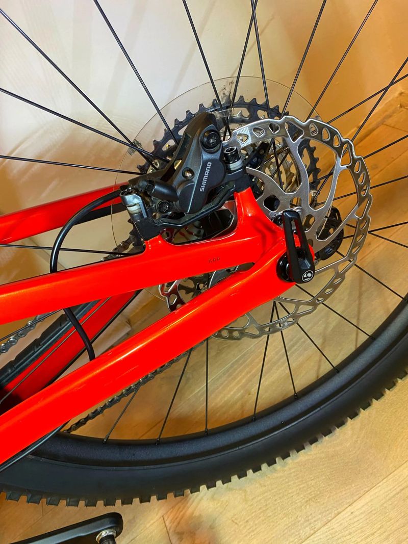 Trek fuel EXe 9.7 Lava [top stav ,carbon,Xt,Fox36...]