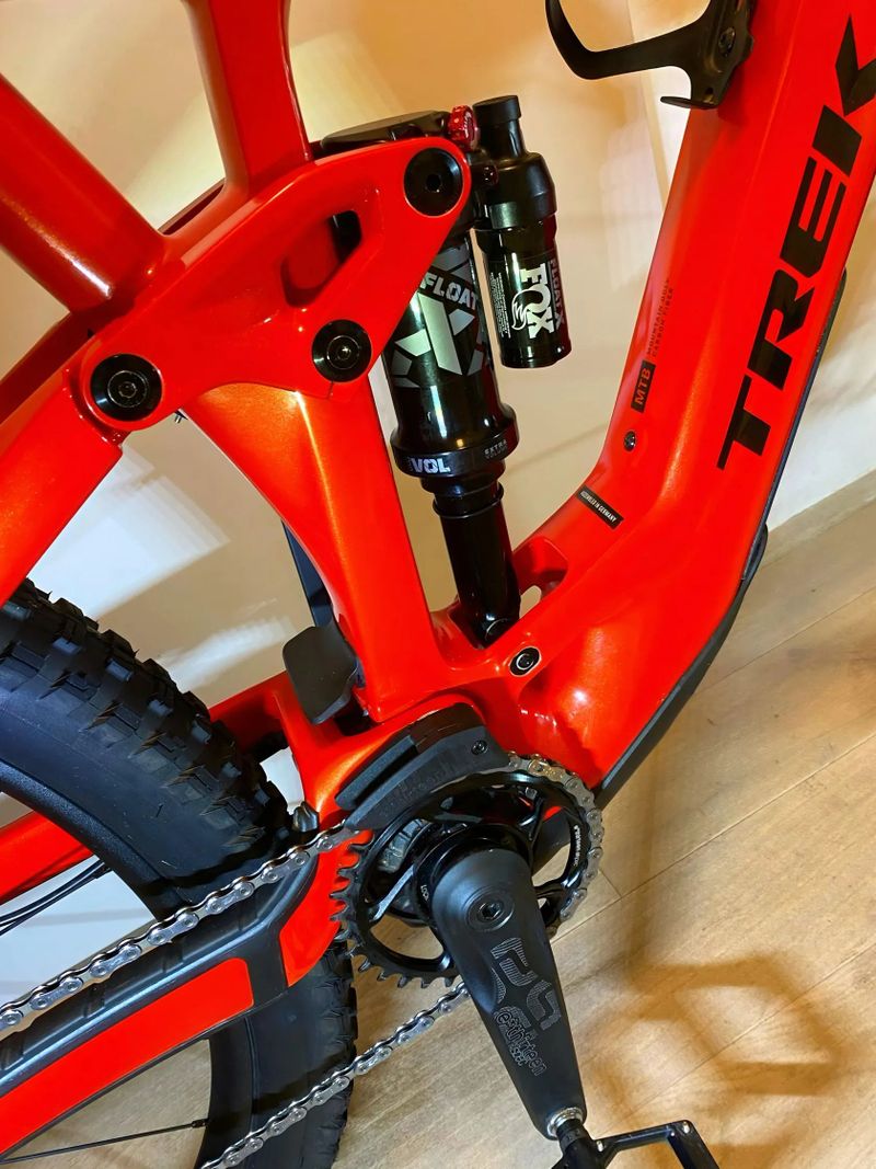 Trek fuel EXe 9.7 Lava [top stav ,carbon,Xt,Fox36...]