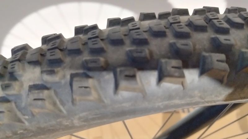 PELLS Thorr vel.M / 630 Wh / najeto 1632 km 