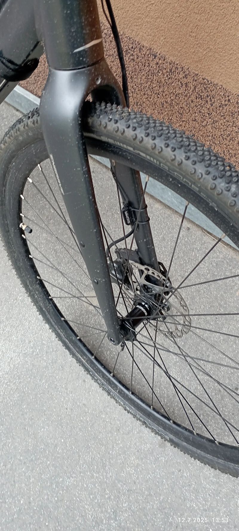 4EVER Engrave Flat (Titan / Metal stříbrná) váha15 kg bez přídavné baterie s (+3 kg)