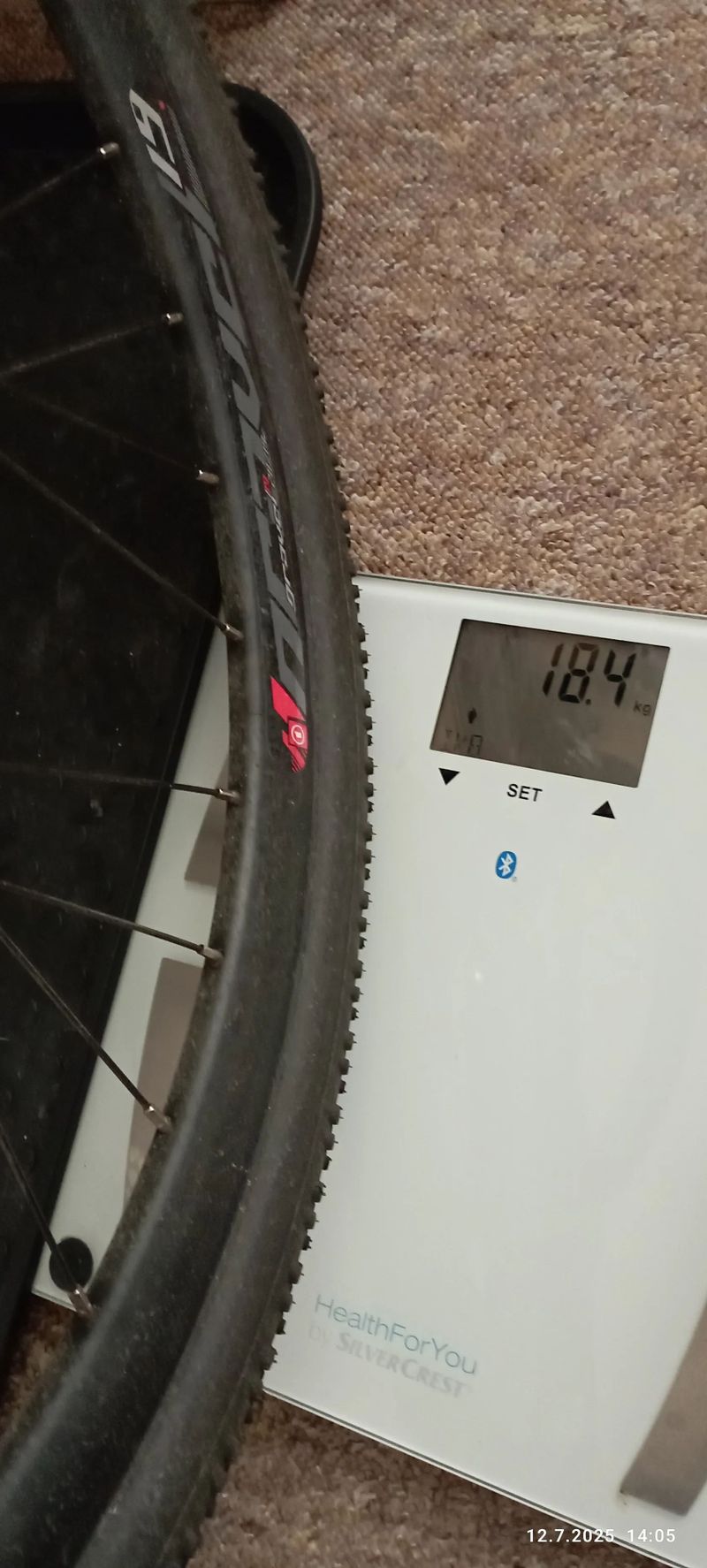 4EVER Engrave Flat (Titan / Metal stříbrná) váha15 kg bez přídavné baterie s (+3 kg)