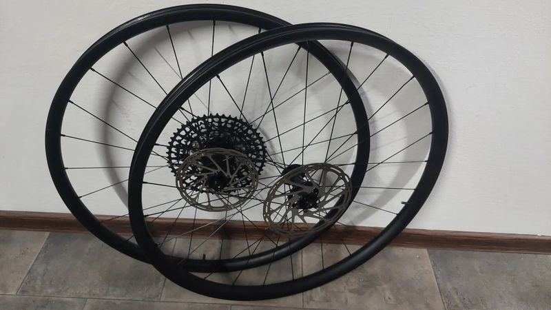 Bontrager Kovee Elite 30 TLR Boost 29
