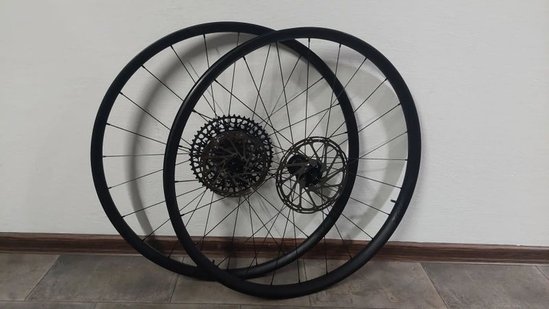 Bontrager Kovee Elite 30 TLR Boost 29