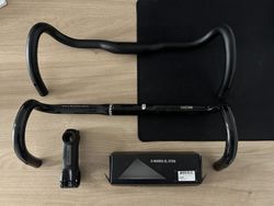 Řídítka značky Specialized a Bontrager + představec Specialized 