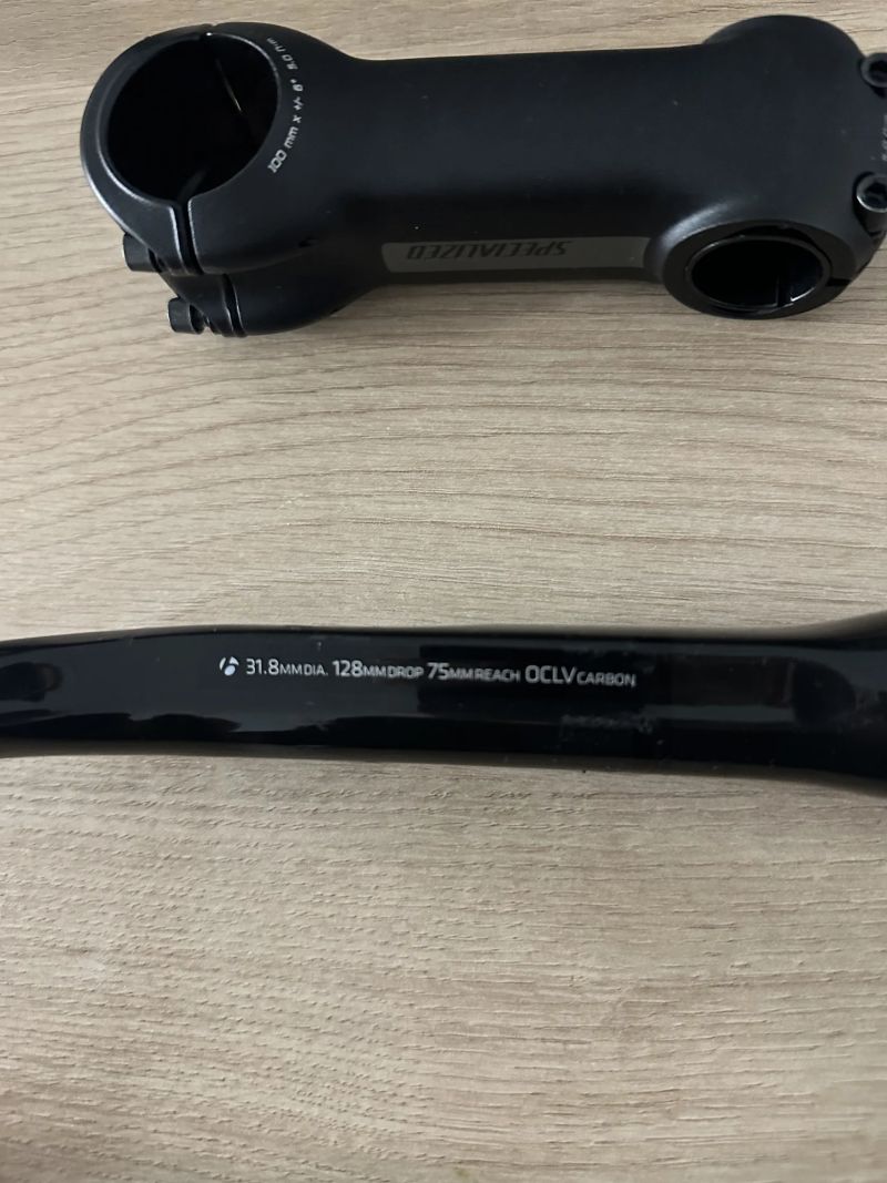 Řídítka značky Specialized a Bontrager + představec Specialized 