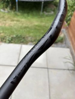 Karbonová řídítka Truvativ