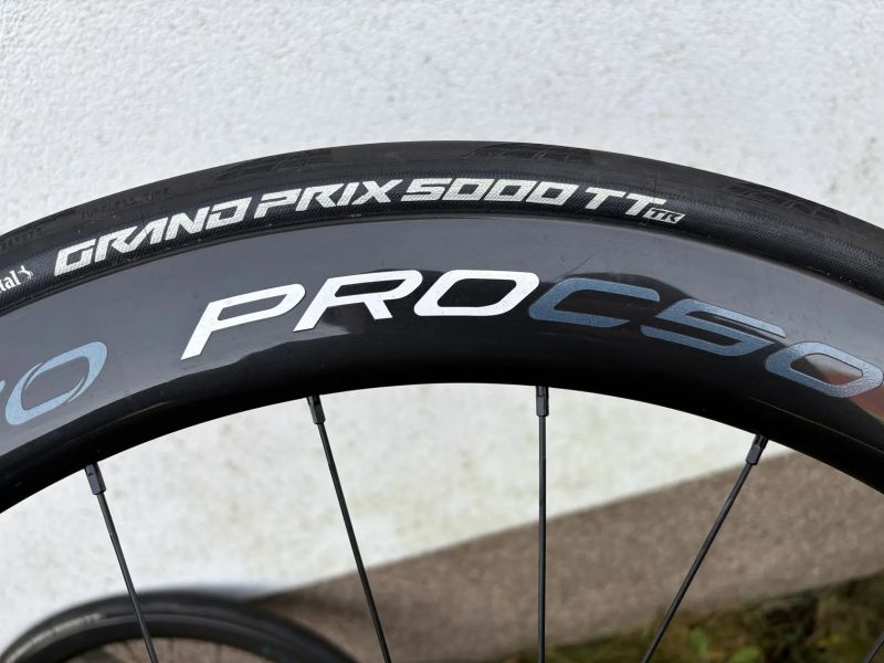 Prodám nevyužitá karbonová kola 1395g váha .50 mm výška ráfku