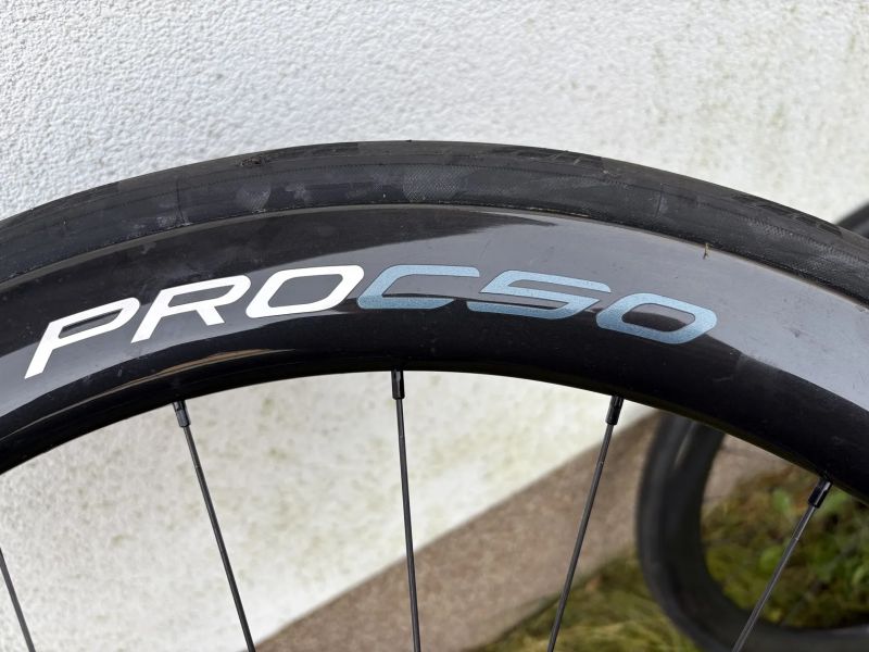 Prodám nevyužitá karbonová kola 1395g váha .50 mm výška ráfku