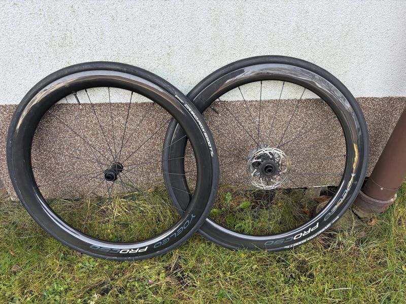 Prodám nevyužitá karbonová kola 1395g váha .50 mm výška ráfku