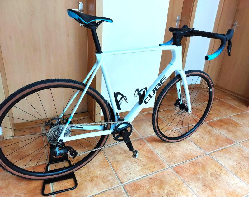 Gravel/ cyklokros Cube Cross race c 62