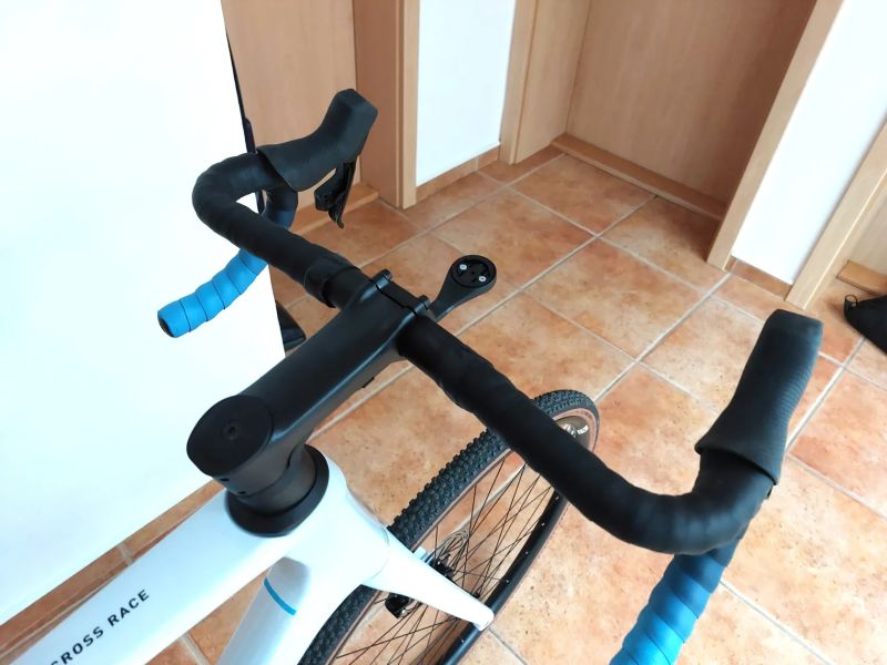 Gravel/ cyklokros Cube Cross race c 62