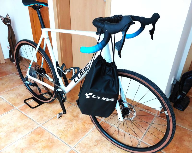 Gravel/ cyklokros Cube Cross race c 62