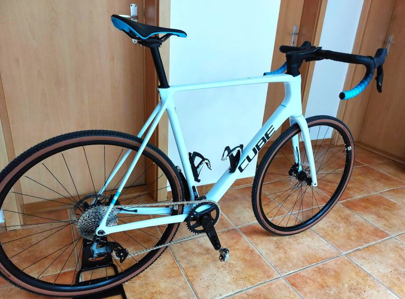 Gravel/ cyklokros Cube Cross race c 62