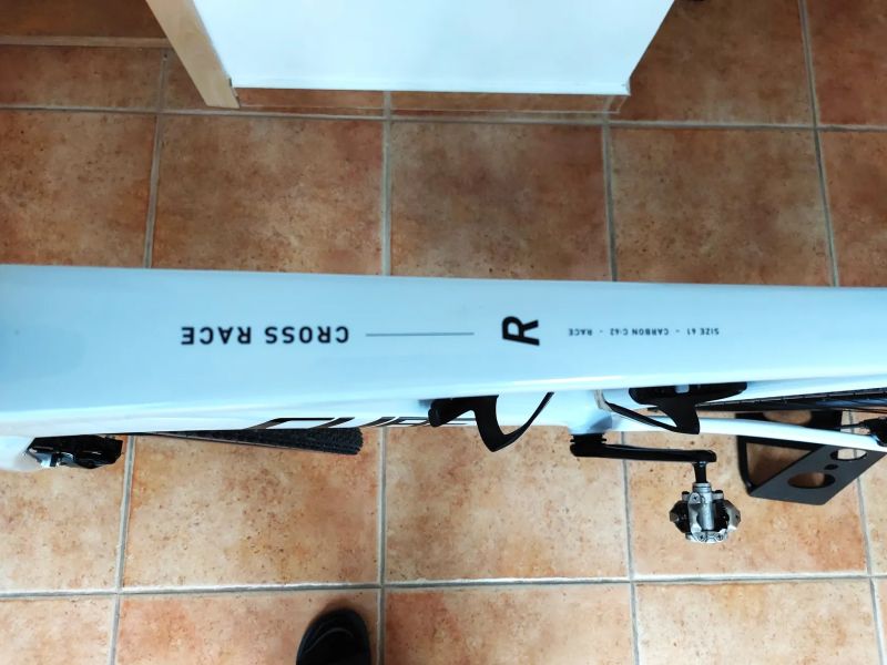 Gravel/ cyklokros Cube Cross race c 62