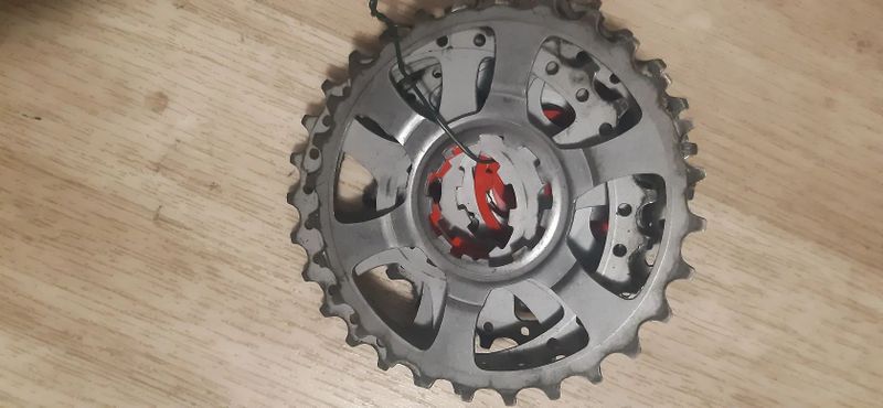 Prodám silniční kazetu, žákovské převody 16-27.