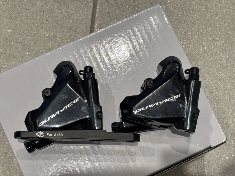 Brzdové třmeny Shimano Dura Ace BR-R9170 flat mount (přední a zadní) pro Di2 11s