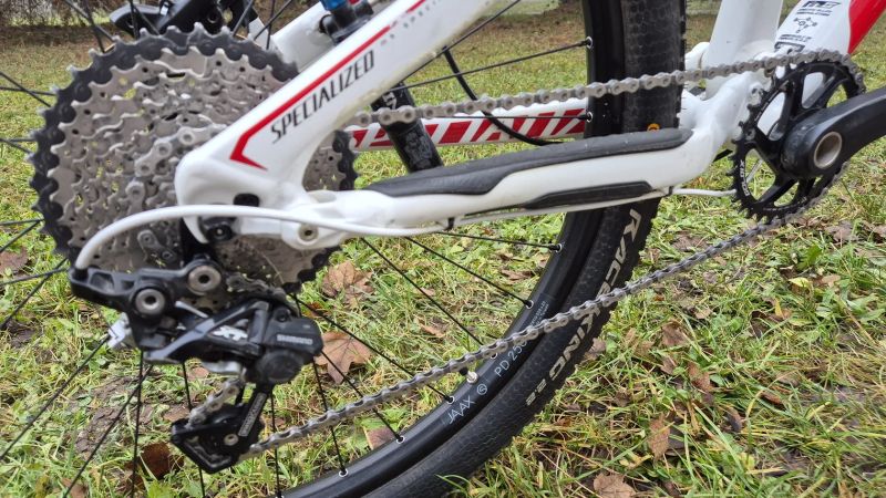 Specialized Epic 26" vel. S - celoodpružená hračka pro malou postavu