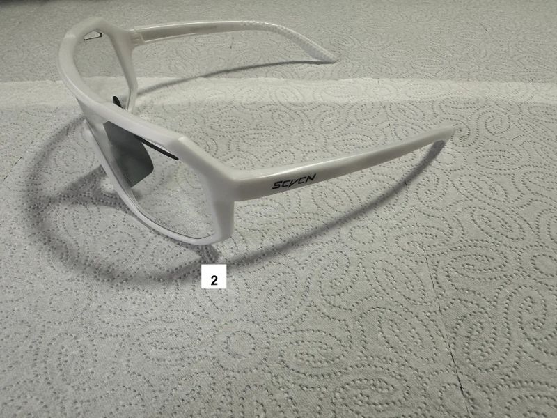 Nové fotochromatické cyklistické brýle SCVCN