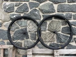 Zapletená Gravel kola Mavic Allroad Elite UST Disc - i na silnici, pevné osy 12x100 a 12x142