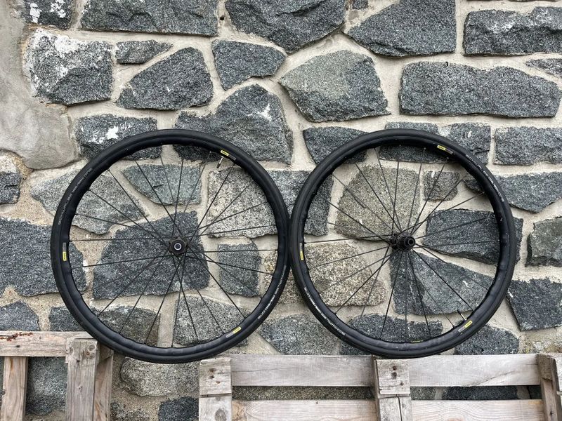 Zapletená Gravel kola Mavic Allroad Elite UST Disc - i na silnici, pevné osy 12x100 a 12x142
