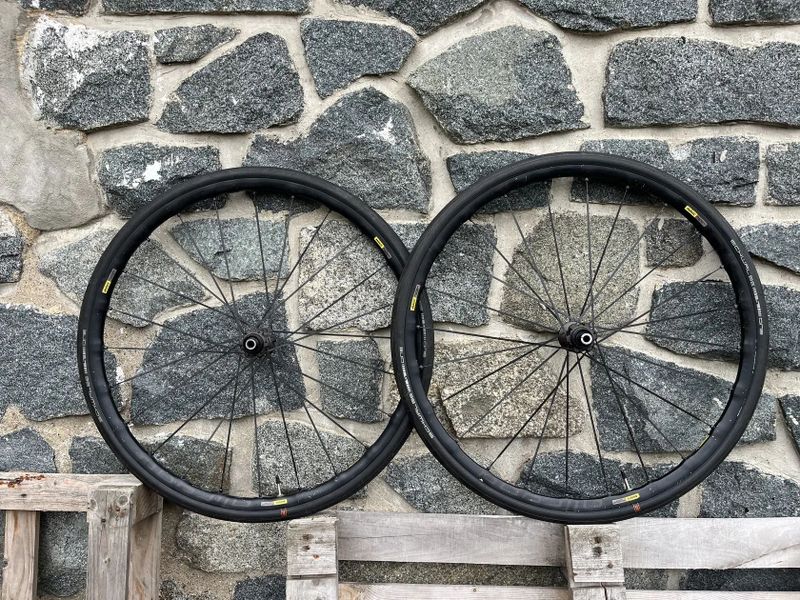 Zapletená Gravel kola Mavic Allroad Elite UST Disc - i na silnici, pevné osy 12x100 a 12x142
