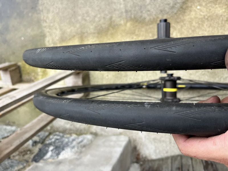 Zapletená Gravel kola Mavic Allroad Elite UST Disc - i na silnici, pevné osy 12x100 a 12x142