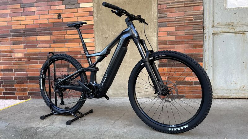 Nové elektrokolo FOCUS Thron2 6.6 