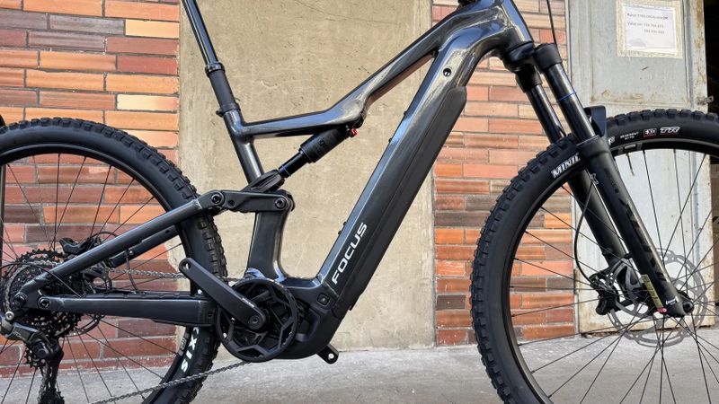 Nové elektrokolo FOCUS Thron2 6.6 