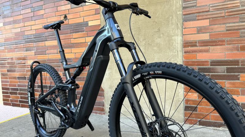 Nové elektrokolo FOCUS Thron2 6.6 