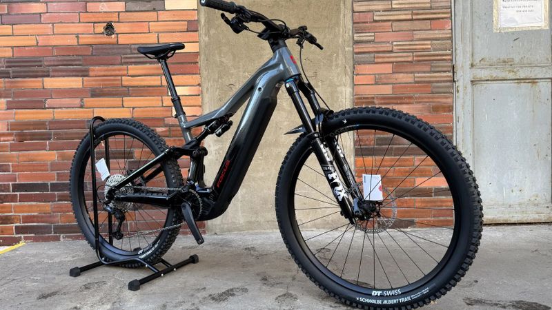  Nové elektrokolo FOCUS Jam2 6.9 Diamondblack