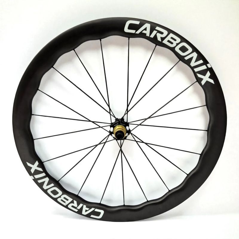 Lehká silniční karbonová kola Carbonix PULSE 45 s karbonovými dráty a keramickými ložisky (1295g)!