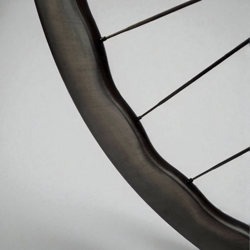 Lehká silniční karbonová kola Carbonix PULSE 45 s karbonovými dráty a keramickými ložisky (1295g)!