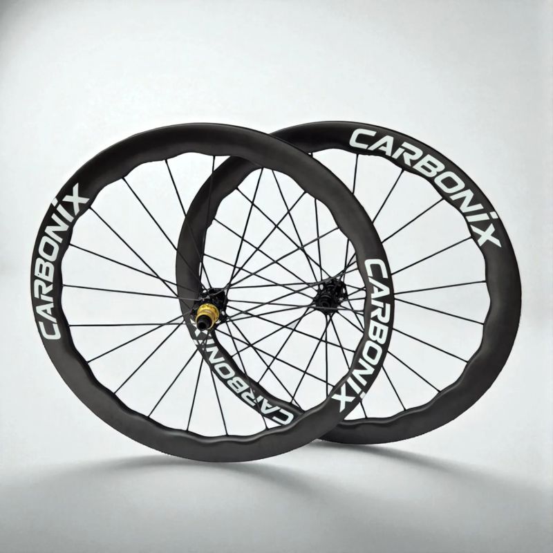 Lehká silniční karbonová kola Carbonix PULSE 45 s karbonovými dráty a keramickými ložisky (1295g)!