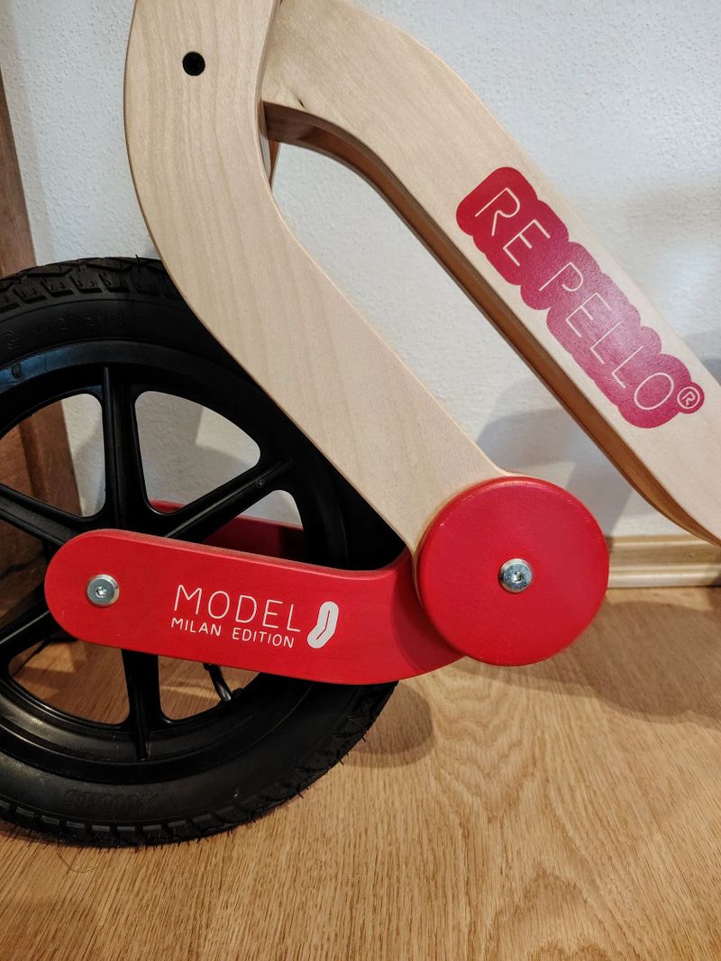 Repello odpružené dřevěné odrážedlo - model J (Milan edition)