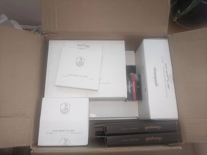 Prodám novou sadu Campagnolo Chorus 12s DB 172,5mm 52-36