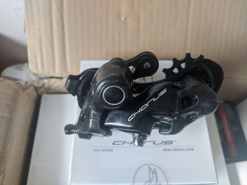 Prodám novou sadu Campagnolo Chorus 12s DB 172,5mm 52-36