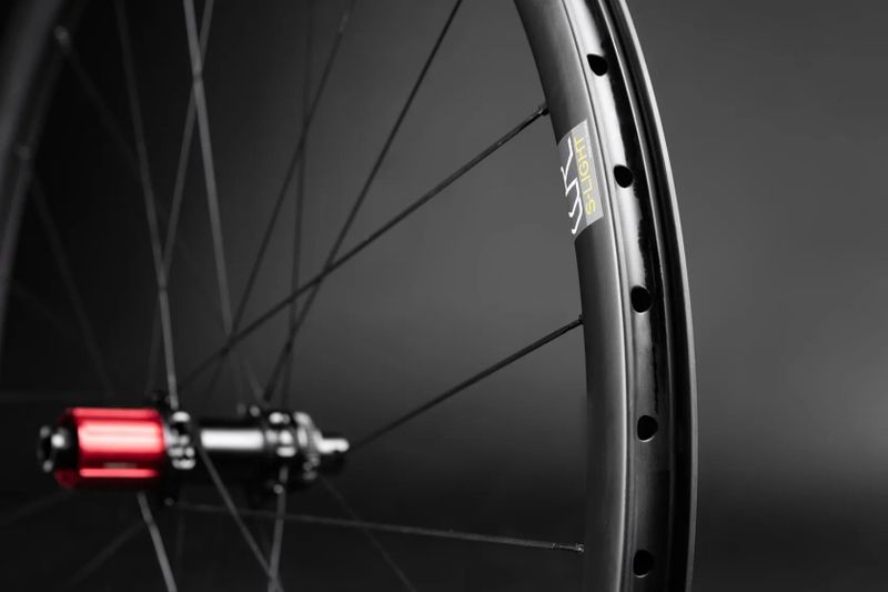 Německá karbonová kola Gunsha Carbon CCR 2.0 CL S-Light 1272 Gr. - highend Race