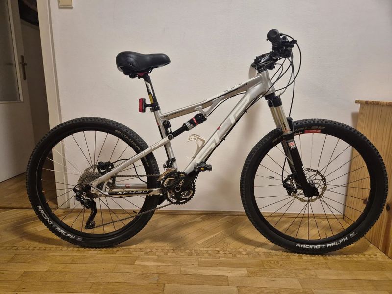 Superior XF 930, velikost S